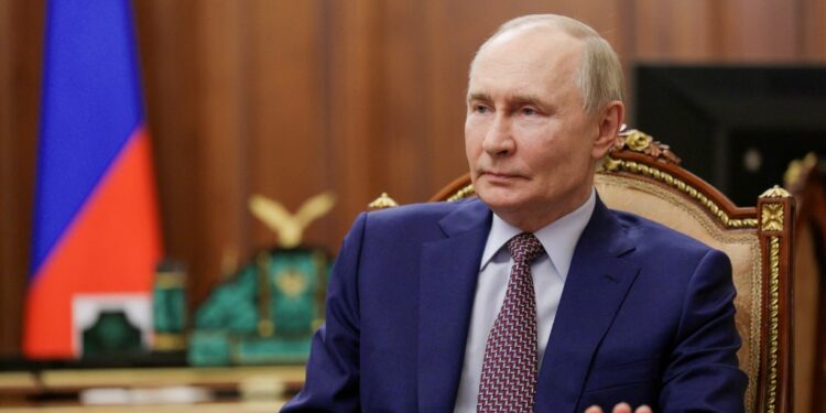 Η Μόσχα απορρίπτει την πρόβλεψη του Ντόναλντ Τραμπ ότι η ρωσική οικονομία είναι έτοιμη να καταρρεύσει