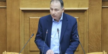 Βουλή: Άρση ασυλίας του βουλευτή του ΚΚΕ Βασίλη Μεταξά για κλοπή ασπίδας από αστυνομικό στη διάρκεια αγροτικών κινητοποιήσεων