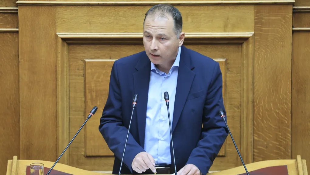 Βουλή: Άρση ασυλίας του βουλευτή του ΚΚΕ Βασίλη Μεταξά για κλοπή ασπίδας από αστυνομικό στη διάρκεια αγροτικών κινητοποιήσεων