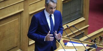 Κυρ. Μητσοτάκης στη Βουλή για ζητήματα εξωτερικής πολιτικής: "Οι εθνικοί χειρισμοί δεν ασκούνται σε καφενεία και τηλεοπτικά πάνελ – Η Ελλάδα στέκεται όρθια και περήφανη, δεν ακολουθεί τις εξελίξεις τις συνδιαμορφώνει"