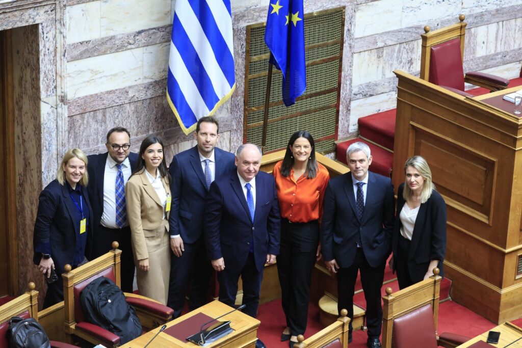 Βουλή: Ψηφίστηκε με 158 ψήφους το νομοσχέδιο του υπουργείου Εργασίας για το 13ωρο