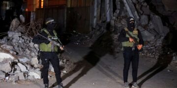 Το Ισραήλ απειλεί να ξαναρχίσει τον πόλεμο αν η Χαμάς δεν παραδώσει όλες τις σορούς