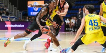 Euroleague: Ο Ολυμπιακός νίκησε στο Βελιγράδι την Μακάμπι 95-94 με ανατροπή σε ένα χιτσκοκικό φινάλε