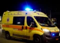 Σοβαρό τροχαίο στο Μενίδι με ΙΧ που «καρφώθηκε» σε δέντρο – Στο  «Γεννηματάς» ο οδηγός σε σοβαρή κατάσταση