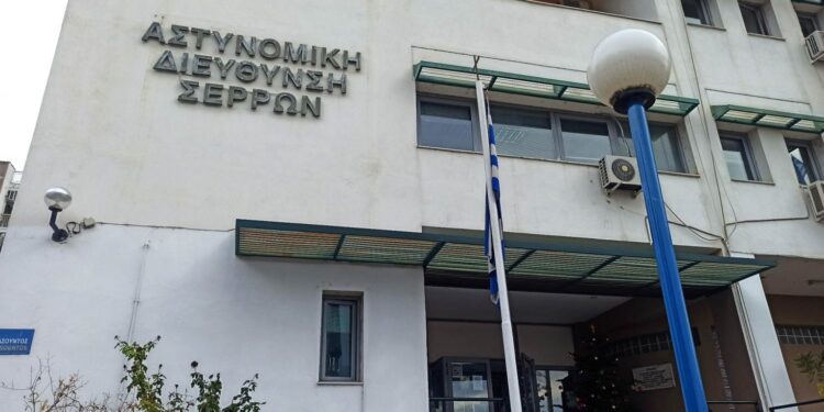 Συνελήφθησαν στις Σέρρες τρεις ανήλικοι ρομά που είχαν διαρρήξει μέσα σε δύο νύχτες οκτώ καταστήματα κι ένα ΙΧ