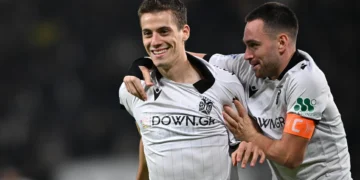 ΑΕΚ – ΠΑΟΚ 0-2: Στην κορυφή ο δικέφαλος του Βορρά με γκολ Μπάμπα και Κωνσταντέλια