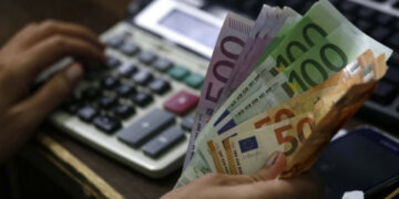 Χαλκιδική: Συνελήφθησαν δύο άνδρες και ένας ανήλικος που εξαπατούσαν πολίτες προσποιούμενοι τους λογιστές - Απέσπασαν χιλιάδες ευρώ και κοσμήματα