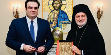 Συνάντηση του υπουργού Εθνικής Οικονομίας και Οικονομικών, Κ. Πιερρακάκη με τον Αρχιεπίσκοπο Αμερικής, Ελπιδοφόρο στη Νέα Υόρκη