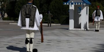 Βουλή: Σήμερα η τροπολογία για το Μνημείο του Αγνώστου Στρατιώτη – Προβλέπει πρόστιμα και φυλάκιση για τους παραβάτες
