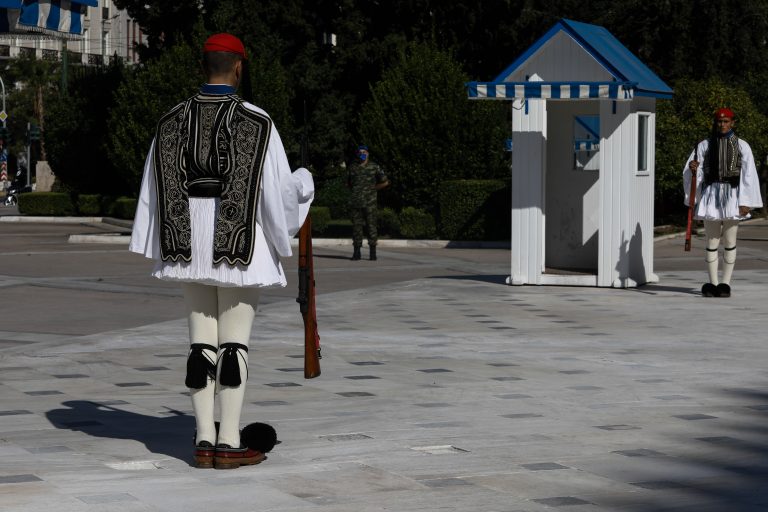 Βουλή: Σήμερα η τροπολογία για το Μνημείο του Αγνώστου Στρατιώτη – Προβλέπει πρόστιμα και φυλάκιση για τους παραβάτες