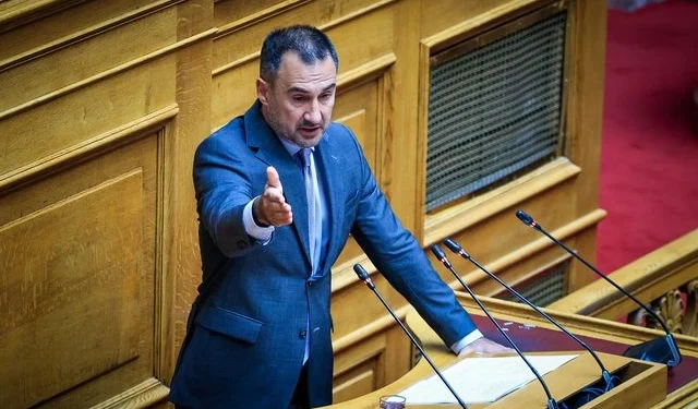 Οργή Χαρίτση στη Βουλή: Κατηγόρησε τον Δήμα για συνεχή εμπαιγμό και αποχώρησε