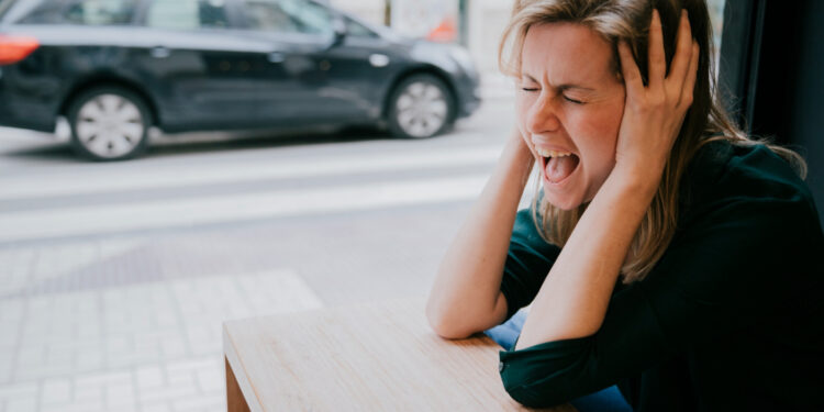 Πώς οι ορμόνες ελέγχουν το μυαλό σου: οι αόρατοι ρυθμιστές της διάθεσης