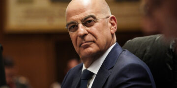 Διαφοροποίηση Δένδια για την τροπολογία για τον Άγνωστο Στρατιώτη