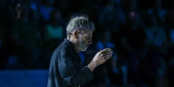 Αποχαιρετιστήρια ανάρτηση του Σταύρου Ξαρχάκου στον Διονύση Σαββόπουλο – “Χαίρε Διόνυσε”