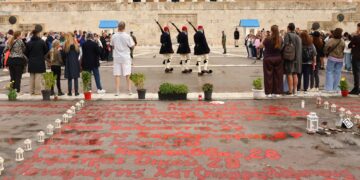 Το ΥΠΕΘΑ αναθέτει σε τρίτο τη καθαριότητα του Άγνωστου Στρατιώτη