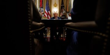 CNN: Ο Τραμπ σχεδιάζει πλήγματα σε εγκαταστάσεις παρασκευής κοκαΐνης και διαδρομών διακίνησης ναρκωτικών στο εσωτερικό της Βενεζουέλας