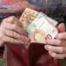 Ενισχύσεις στις συντάξεις πριν από τα Χριστούγεννα – Ποιοι θα πάρουν επιπλέον 250 ευρώ τον Νοέμβριο