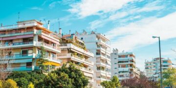 Τι ισχύει με τα κοινόχρηστα στις πολυκατοικίες: Ποια έξοδα επιβαρύνουν τον ενοικιαστή και ποια τον ιδιοκτήτη