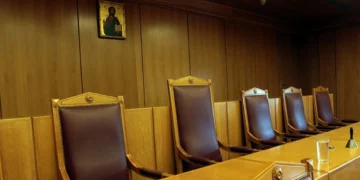 Μικτό Ορκωτό Δικαστήριο Θεσσαλονίκης: 10 χρόνια κάθειρξη σε 25χρονη που έβαζε την 6χρονη κόρη της να ζητιανεύει