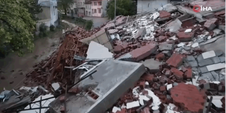 Τουρκία: Πάνω από 300 μετασεισμοί μετά τα 6,1 Ρίχτερ στο Μπαλκισεχίρ