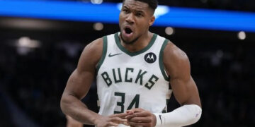 ΝΒΑ: Μπακς – Νικς 121-111 με "διαστημικό¨ Αντετοκούνμπο