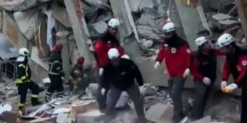 Τραγωδία στην Τουρκία: Κατάρρευση κτιρίου στην πόλη πόλη Γκεμπζέ - Δύο παιδιά νεκρά, ζωντανή ανασύρθηκε μια 18χρονη