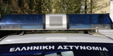 Κορωπί: Στη φυλακή μετά την απολογία του ο 50χρονος που ξυλοκόπησε άγρια τη σύζυγό του