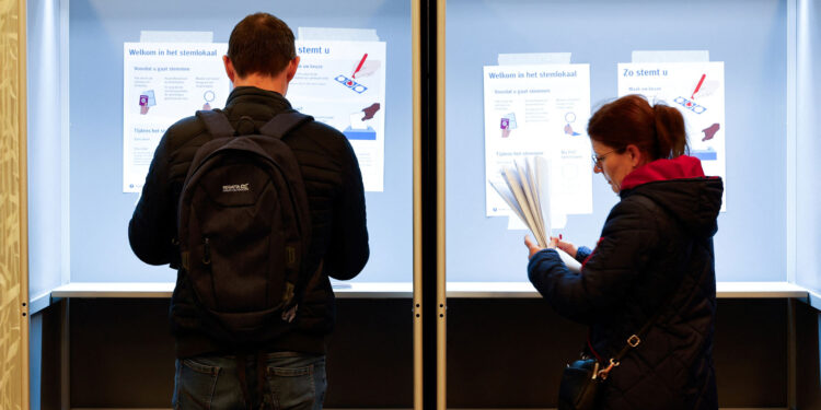 Ολλανδικές εκλογές: Πρωτιά για το κεντρώο φιλοευρωπαϊκό D66 φαίνεται στα exit polls – Στη δεύτερη θέση ο Βίλντερς