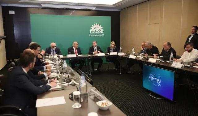 Ν. Ανδρουλάκης στη συνάντηση με εκπροσώπους καταναλωτικών ενώσεων: "Η κυβέρνηση απέτυχε να προστατεύσει το εισόδημα και την αγοραστική δύναμη των πολιτών"