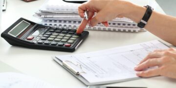 Τι προβλέπει το φορολογικό νομοσχέδιο για φόρους, μισθώματα ακινήτων και τεκμήρια