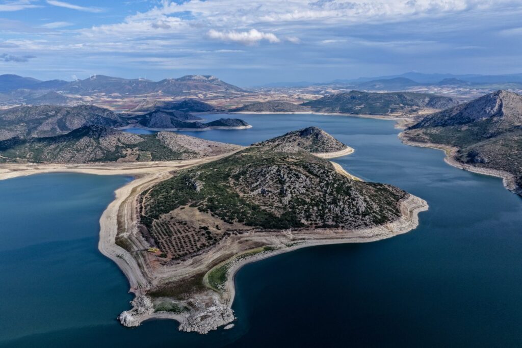 Αντίδραση των κομμάτων της αντιπολίτευσης στις κυβερνητικές εξαγγελίες για το σχέδιο αντιμετώπισης της λειψυδρίας