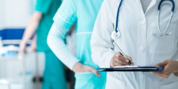 Φορολόγηση εφημεριών στο ΕΣΥ: από 22 % τώρα, κατά 2 μονάδες μετά το 2026