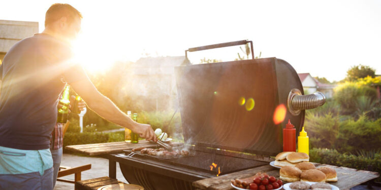 Πώς να στήσετε τη γωνιά BBQ στον κήπο ή το μπαλκόνι σας