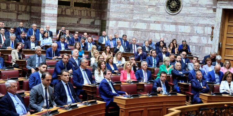 Οργή και από βουλευτές της ΝΔ για το κλείσιμο των 204 καταστημάτων των ΕΛΤΑ