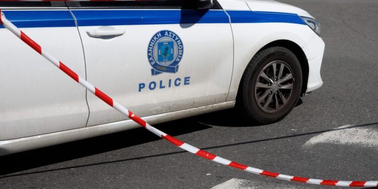 Λήστεψαν και σκότωσαν 75χρονη στο σπίτι της στη Σαλαμίνα