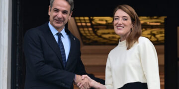 Συνάντηση Μητσοτάκη με την πρόεδρο του Ευρωπαϊκού Κοινοβουλίου, Ρομπέρτα Μέτσολα: «Η ρευστή διεθνής κατάσταση απαιτεί από την Ευρώπη να ενηλικιωθεί»