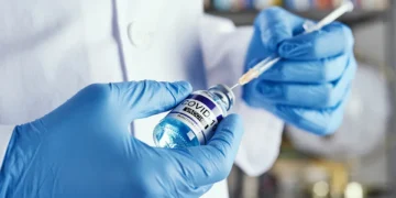 Επίτροπος της αμερικανικής Υπηρεσίας Τροφίμων και Φαρμάκων (FDA) Μάρτι Μακάρι στο Fox News: «Υπήρξαν, όπως φαίνεται, δέκα θάνατοι παιδιών από εμβόλια κατά της Covid»