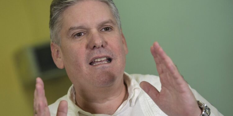 Κούβα: Ο ανώτατος εισαγγελέας κατηγορεί τον πρώην υπουργό Οικονομικών Αλεχάντρο Γκιλ για κατασκοπεία και δωροδοκία