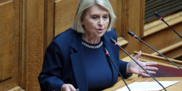 Επίθεση της Βούλτεψη κατά της Κοβέσι: «Παρανόμησε - Να πάει στη χώρα της» – Το ΠΑΣΟΚ ζητά τη διαγραφή της