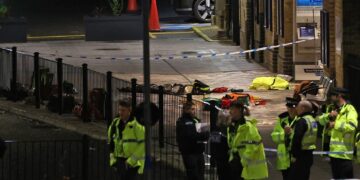 Βρετανία: Πανικός από επίθεση με μαχαίρι σε σε τρένο στο Χάντινγκτον – Τουλάχιστον δέκα τραυματίες