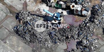 Κέρκυρα: Ξεκινά η επιχείρηση απομάκρυνσης των τροφίμων σε αποσύνθεση από την επιχείρηση που κάηκε – Κίνδυνος μόλυνσης στην περιοχή