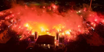 Θεσσαλονίκη: Κοσμοσυρροή στη συναυλία του ΛΕΞ στο Καυτανζόγλειο - Πάνω από 40.000 άτομα