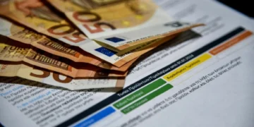 Η ΔΕΗ ανακοίνωσε ότι η τιμή της πράσινης κιλοβατώρας για το Νοέμβριο διαμορφώνεται στα 13,9 λεπτά