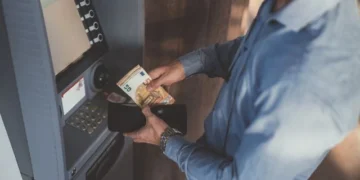 Πότε θα καταβληθούν τα ποσά για την επιστροφή ενοικίου και το επίδομα 250 ευρώ