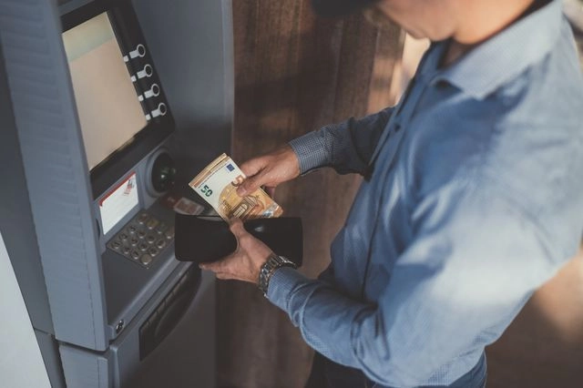 Πότε θα καταβληθούν τα ποσά για την επιστροφή ενοικίου και το επίδομα 250 ευρώ