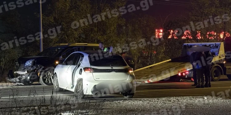 Λάρισα: Σοβαρό τροχαίο με σφοδρή μετωπική σύγκρουση δύο οχημάτων - Τέσσερις τραυματίες