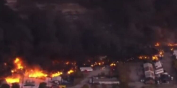 ΗΠΑ:Αεροσκάφος μεταφοράς φορτίων συνετρίβη στο Λούισβιλ του Κεντάκι - Τουλάχιστον 7 νεκροί και 11 τραυματίες