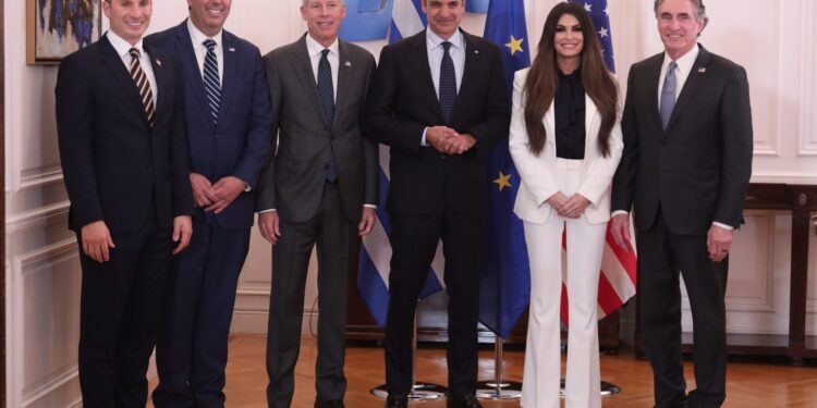 Συνάντηση Κ. Μητσοτάκη με τους υπουργούς Εσωτερικών και Ενέργειας των ΗΠΑ για την ενέργεια