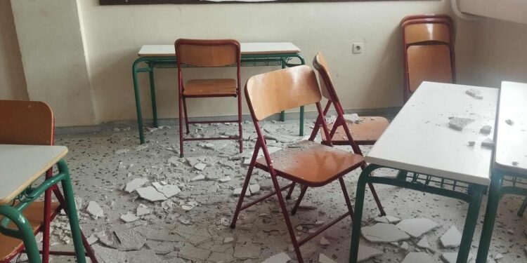 Πόρτο Ράφτη: Σοβάδες από την οροφή έπεσαν σε αίθουσα δημοτικού σχολείου – Tραυματίστηκαν δύο μαθητές