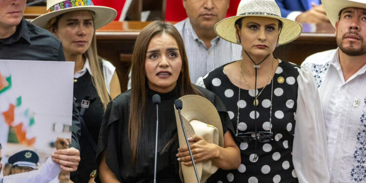 Μεξικό: Η χήρα του δημάρχου της πόλης Ουρουαπάν που δολοφονήθηκε, αναλαμβάνει τα καθήκοντά του